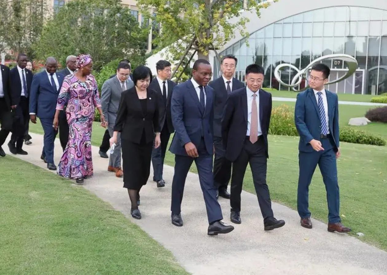 Angola e China reforçam cooperação entre os Parlamentos após visita de Adão de Almeida