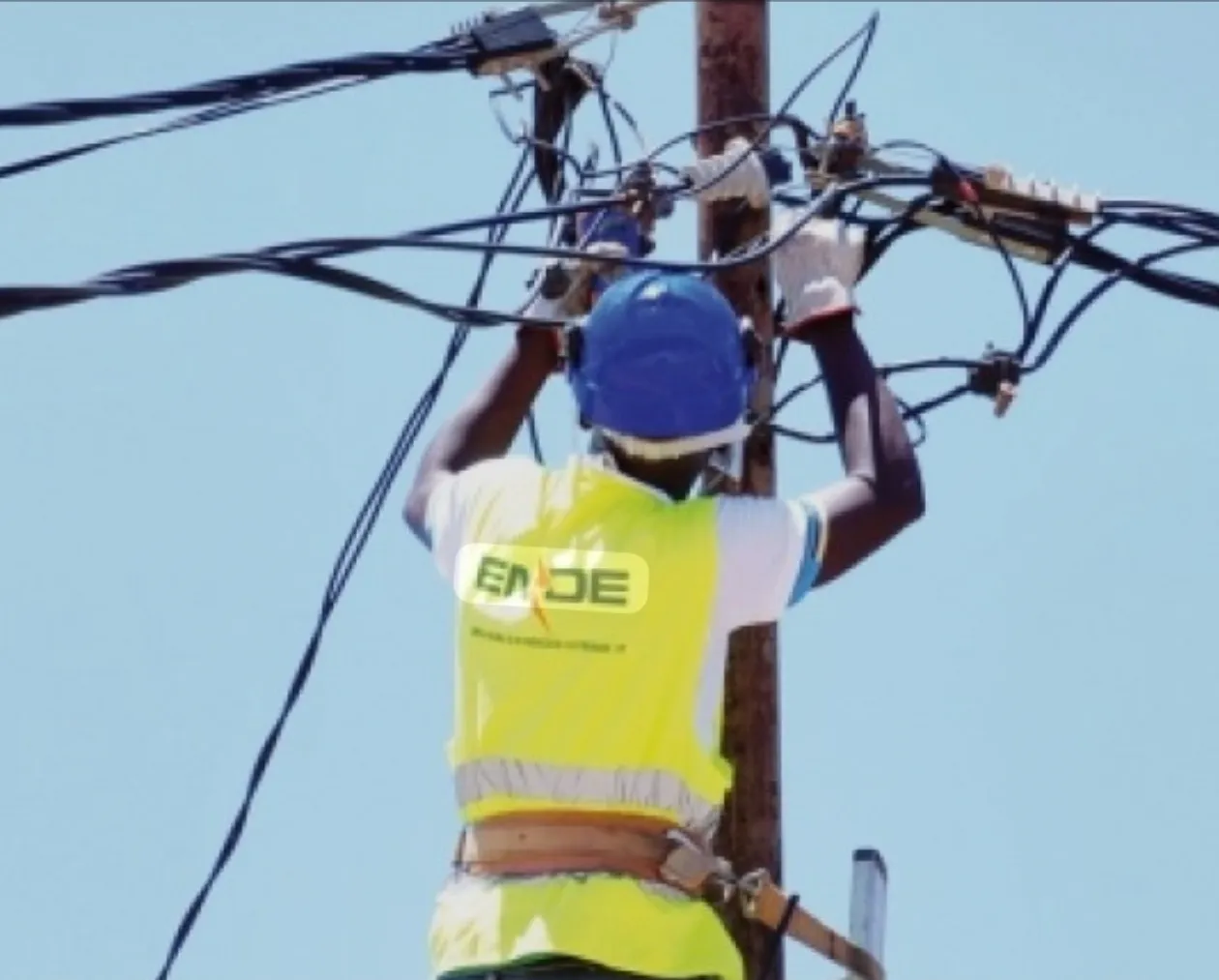 Após protestos, ENDE inclui residências excluídas no programa de electrificação no Ramiro