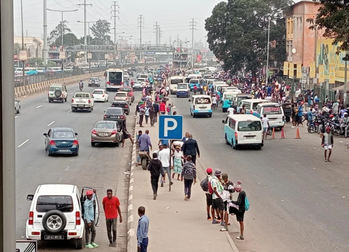 Utentes preocupados com rumores sobre possível alteração do preço do táxi em Luanda