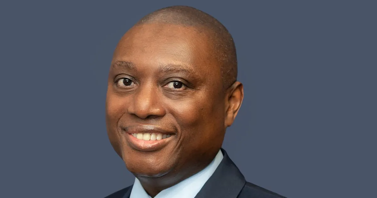 “Os imigrantes não roubam empregos”: líder do Standard Bank desafia discurso anti-imigração na África do Sul