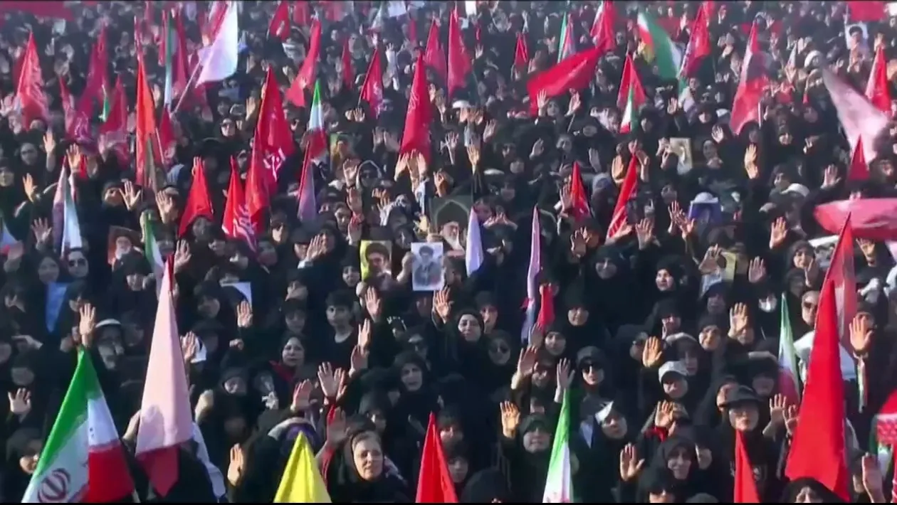 Milhares juntam-se em Teerão para último adeus a Ali Khamenei