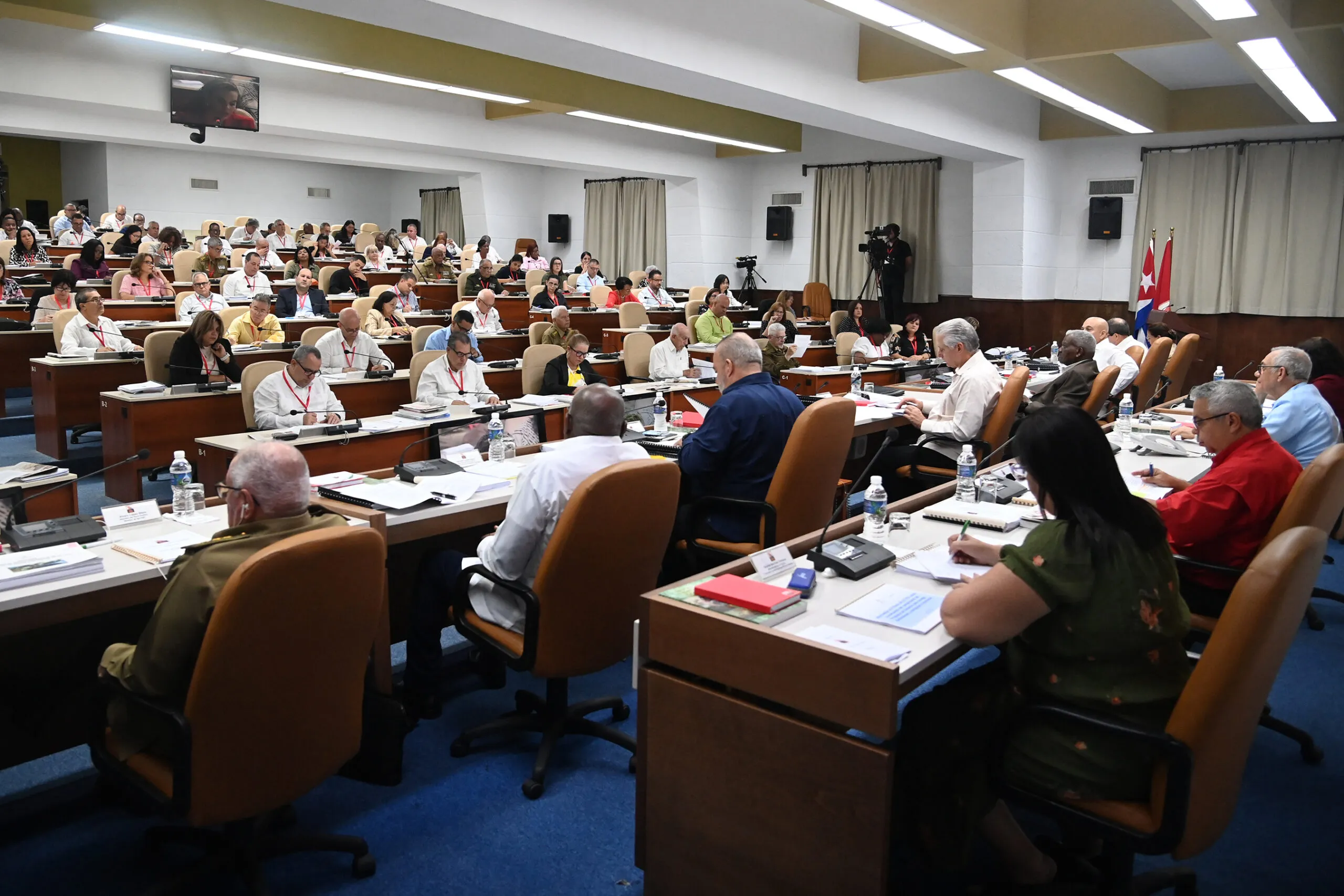 Partido governante em Cuba aprova “reformas favoráveis à economia de mercado em contexto de crise”