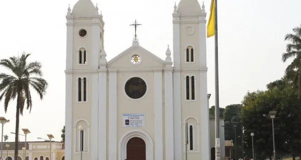 Padre morre após ser atingido por crucifixo durante missa no Equador