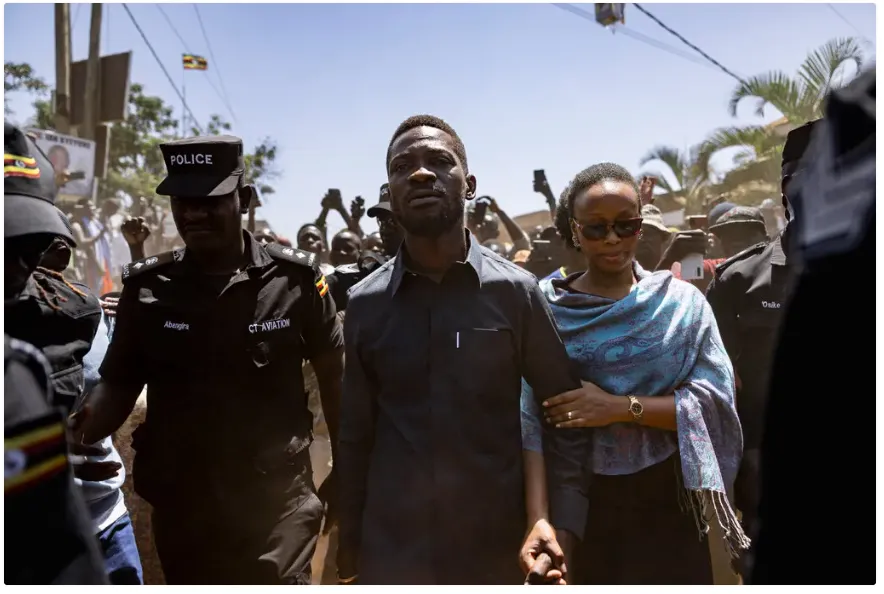 Líder militar do Uganda dá 48 horas para Bobi Wine se render