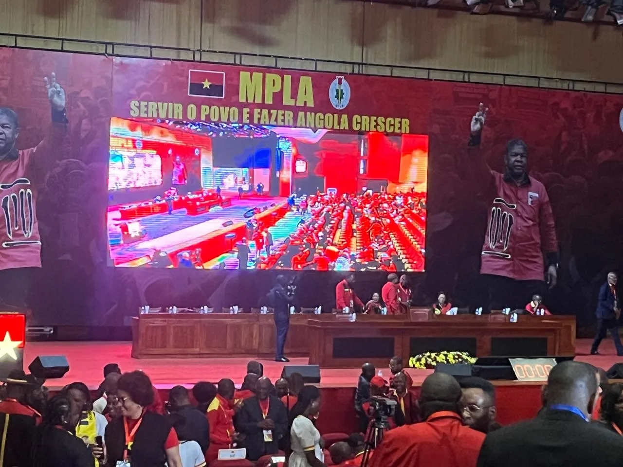 MPLA vai reduzir 100 membros na próxima composição do Comité Central