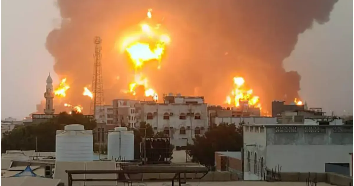 Israel cumpre anúncio e bombardeia porto no Iêmen