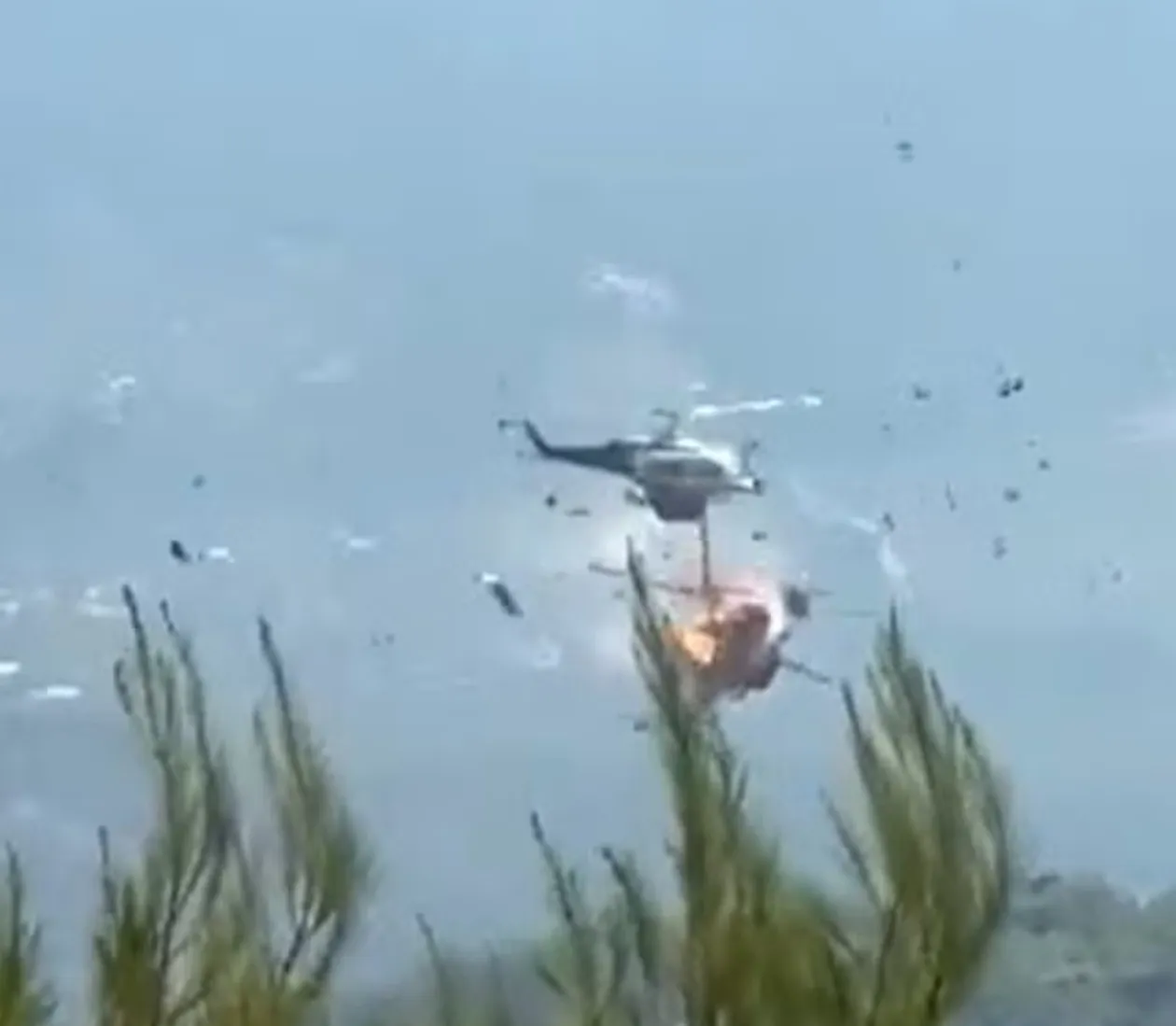 Dois helicópteros militares colidem durante combate a incêndios florestais na Grécia
