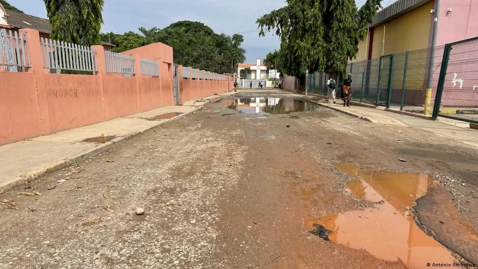 Estradas fora de Luanda perigosas e em estado crítico