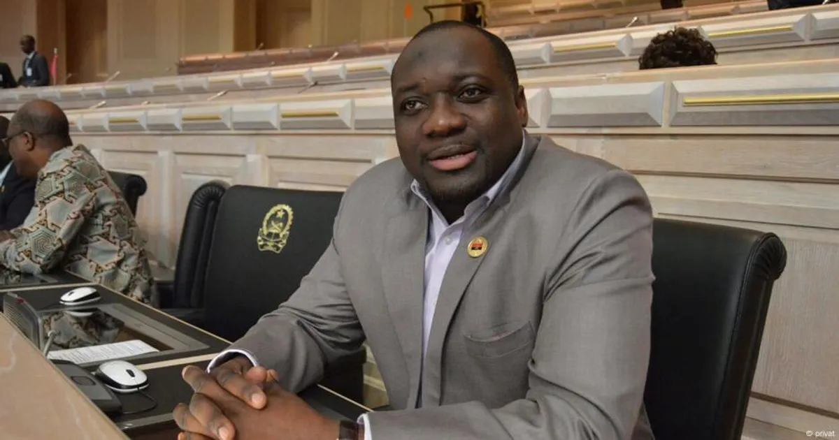 Savimbi: "Reconexão política e ideológica" com a base