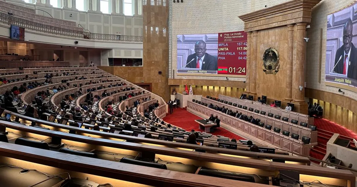 Angola: Adão de Almeida preside AN, oposição vê continuidade