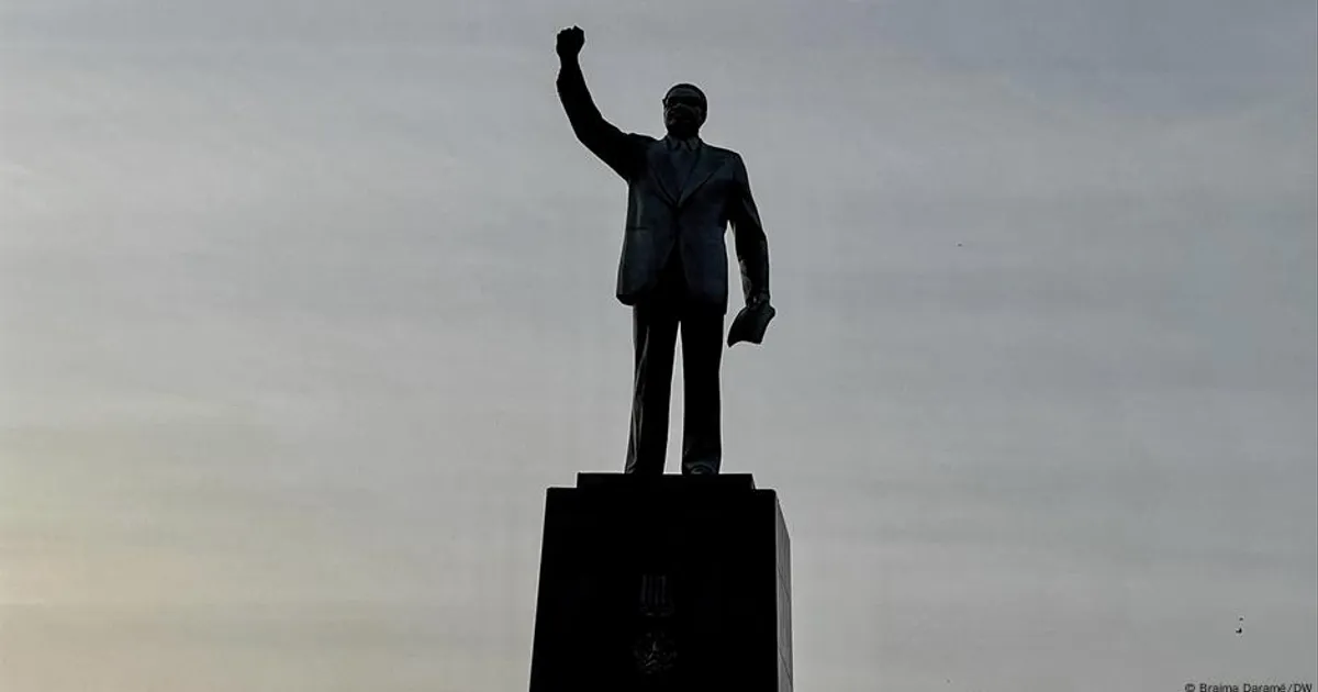 Rafael Marques rejeita medalha e denuncia miséria em Angola
