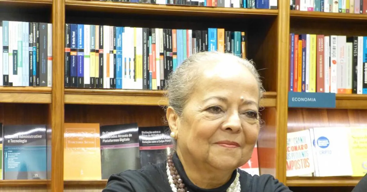 Ana Paula Tavares: "É preciso não desistir de Angola"