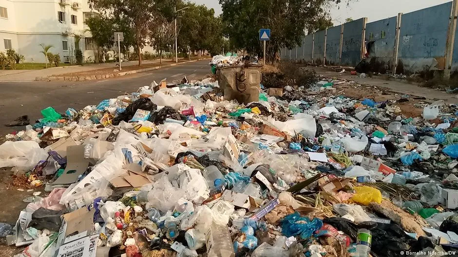 Angola: "O nosso amigo fiel é mesmo o lixo"