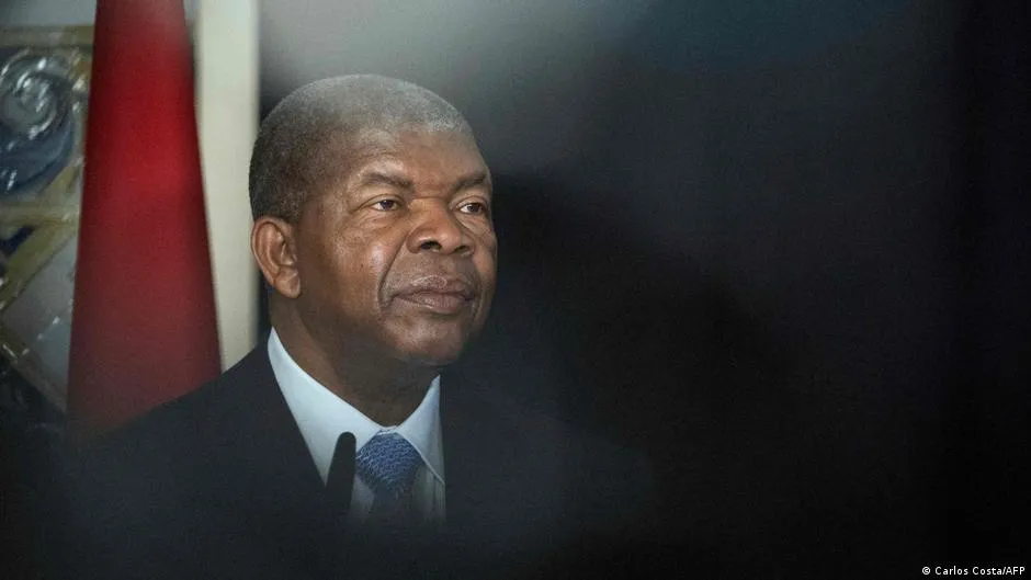 Angola: Viagens de oficiais passam a depender do Presidente