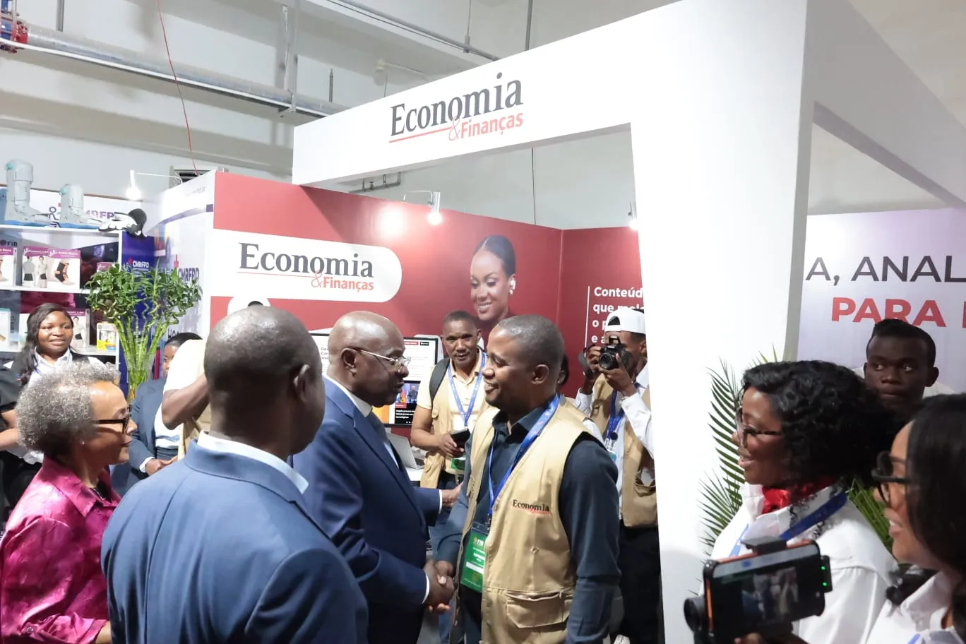 Governador de Benguela visita stand do Jornal de Economia & Finanças