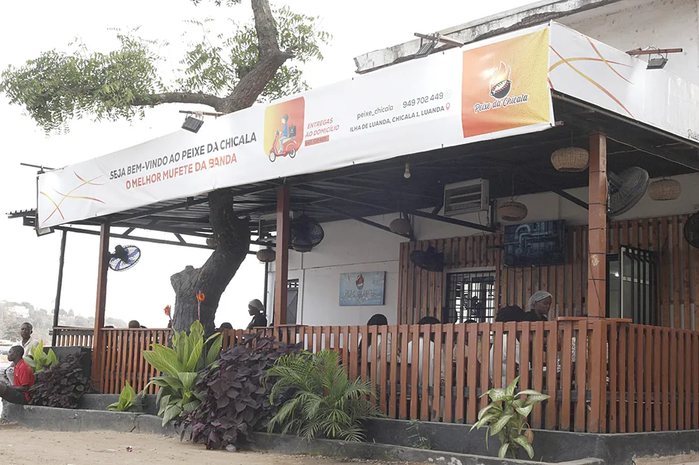 Jovens dinamizam vendas do mufete com serviço de entregas