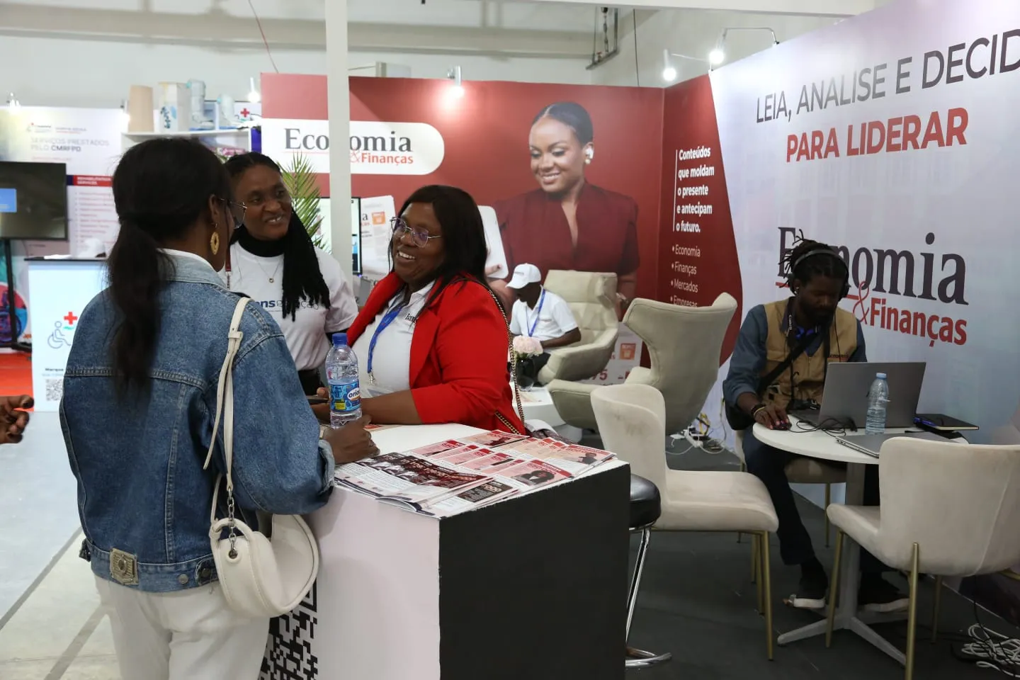 Stand do JEF aproxima empresas e visitantes no quarto dia da FIB