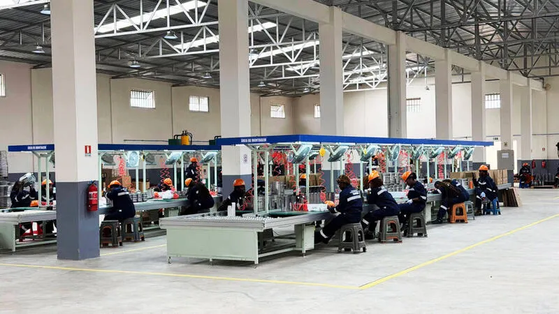 Nova fábrica de fogareiros melhorados junta indústria, ambiente e inclusão social