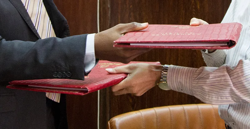 Ajustes directos triplicam em número e em valor e disparam para 8,4 biliões Kz