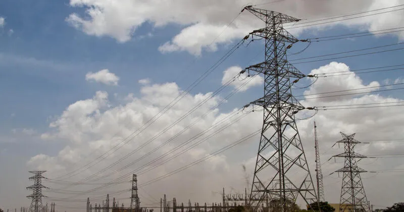 Postes de energia de Alta-Tensão da substação do Camama.