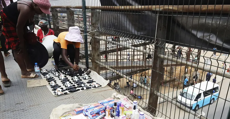 GPL retira vendedoras das pedonais das vias principais de Luanda