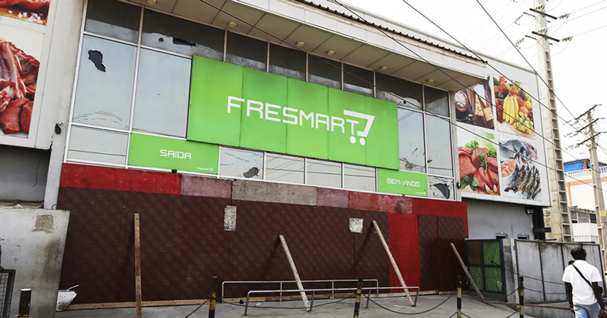 Lojas vandalizadas já começaram as obras de reabilitação