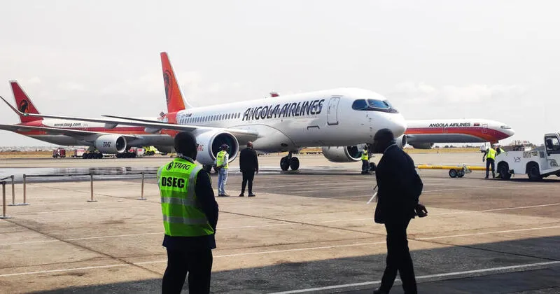 Baptizado do novo avião da airbus, A220-300, no aeroporto 4 de Fevereiro.