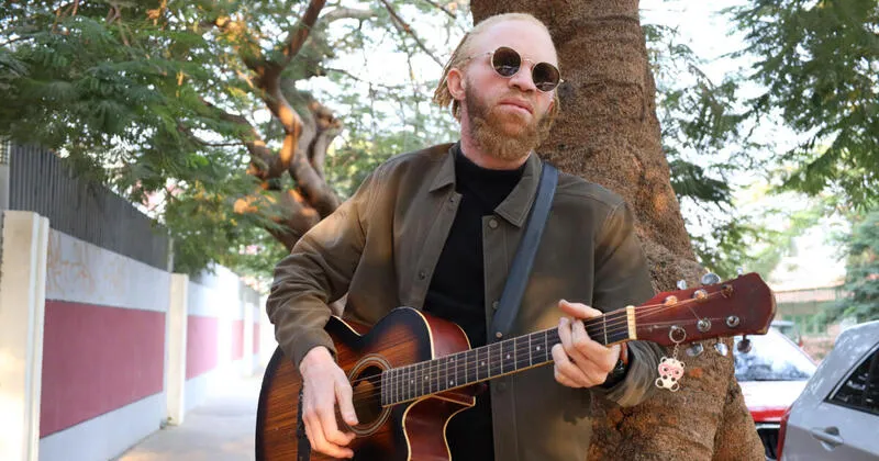 "Luto para que a música não seja a minha única fonte de renda para não cantar por fome"