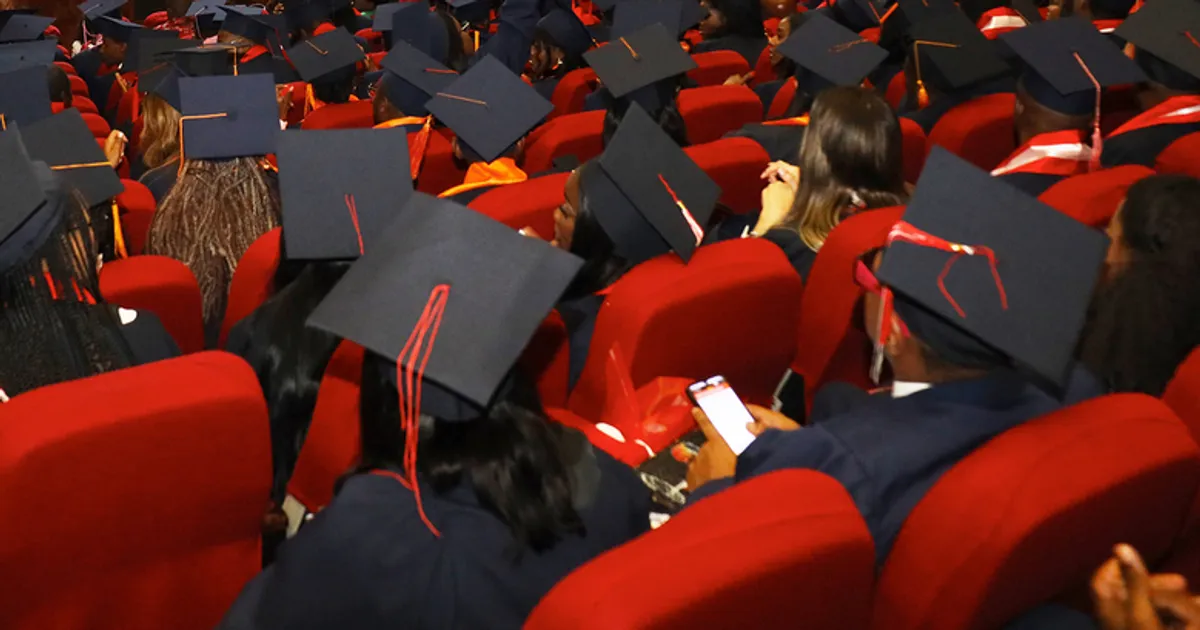 Finalistas do ISPEKA e ISPA obrigados a pagar cerca de 500 mil Kz pela defesa de fim do curso