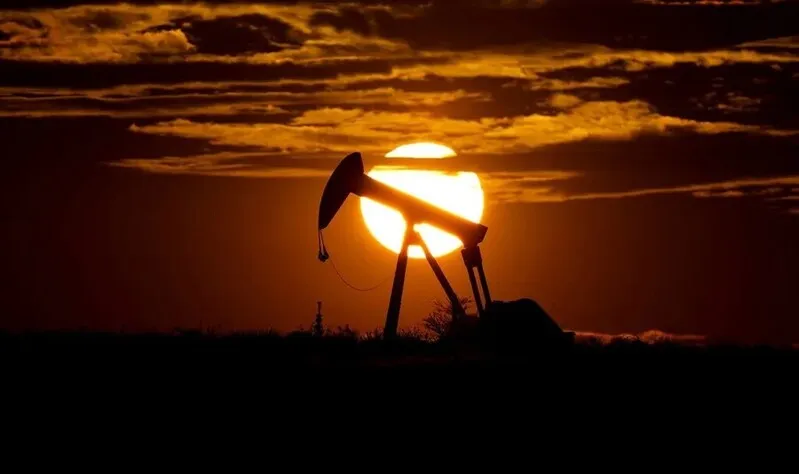 Petróleo recua com sinais de avanço nas negociações entre Washington e Teerão