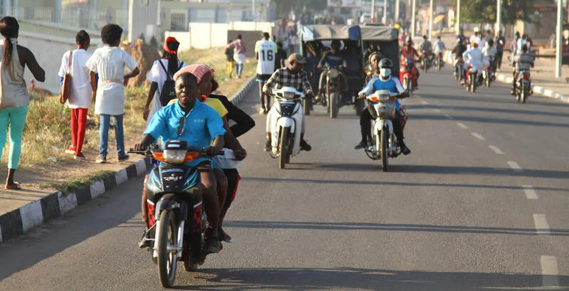 Há cada vez mais menores a fazer serviço de moto-táxi