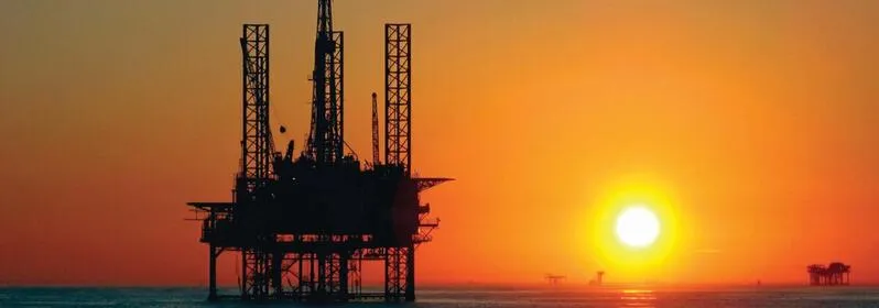 Petróleo cede com expectativa de reabertura no Estreito de Ormuz