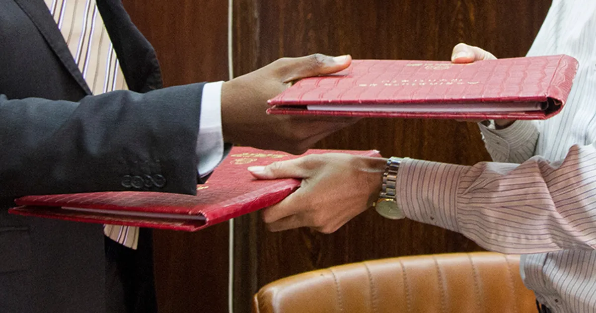 Ajustes directos disparam 880% para 1,6 biliões Kz