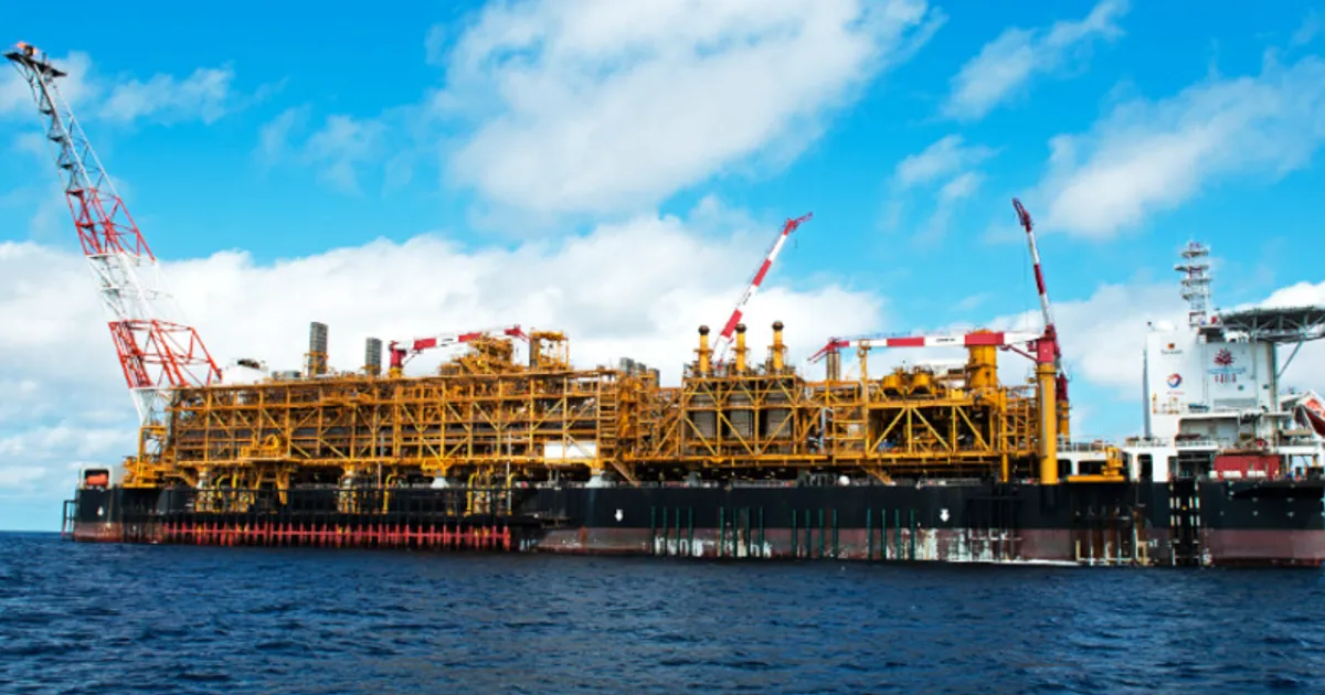 Produção e preço em baixa fazem receitas petrolíferas caírem 18% para 6,4 mil milhões USD