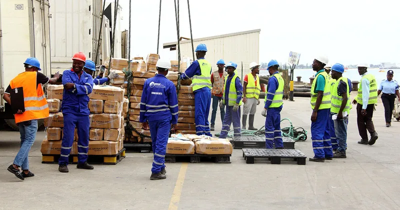 Angola exporta mais, mas continua a gastar 17 vezes mais para importar