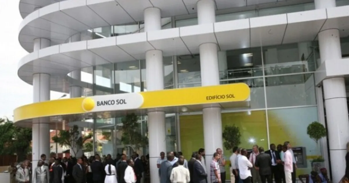 Accionistas do Banco Sol vão aumentar capital mas Administração terá de fechar agências e despedir 30% dos trabalhadores