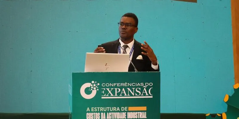 "A fraca governação é o principal condicionalismo limitador do desenvolvimento de Angola"