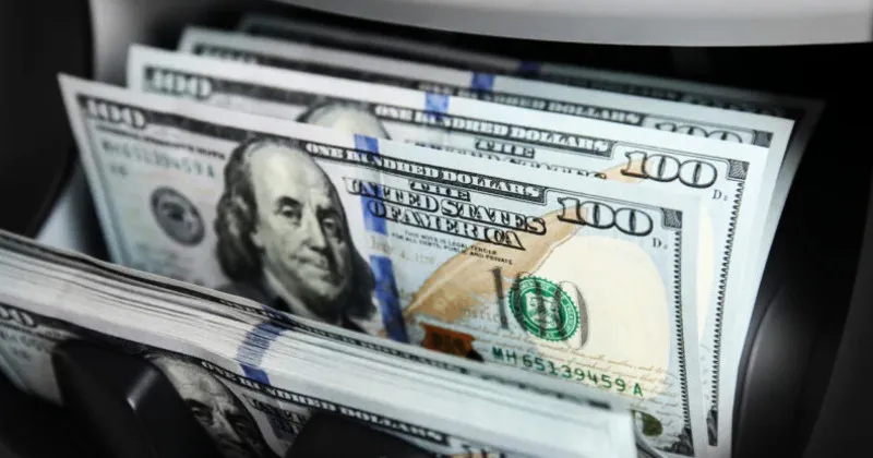 Bancos compraram mais 1.125,6 milhões USD em divisas mas kwanza mantém-se "preso" face ao dólar