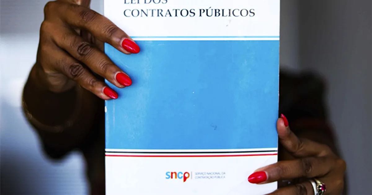 Gestores violam Lei dos Contratos Públicos e "escondem" procedimento