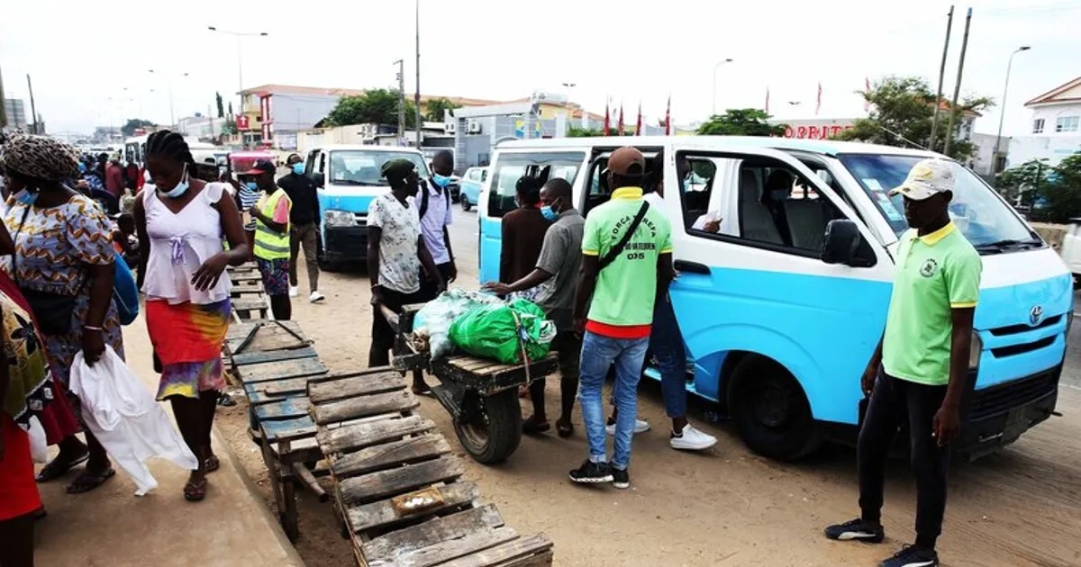 Linhas curtas nos táxis agravam custos e isolam periferias da cidade de Luanda