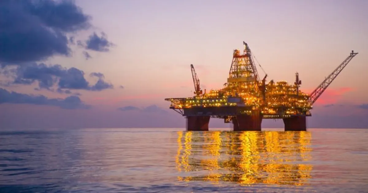 Petróleo segue a valorizar e ultrapassa os 77 USD o barril