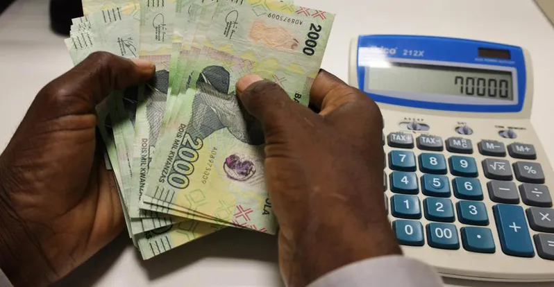 Governo promete pagar 516,1 mil milhões Kz de atrasados internos este ano