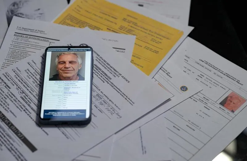 E-mails de Epstein com cerca de 200 referências a Angola