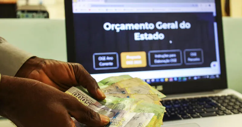 Crise dos combustíveis e alta de juros lá fora pressionam Angola