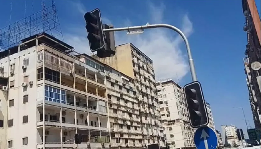 Em Luanda Procuram-se Semáforos Que… Funcionem