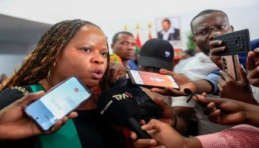Em Nome Do Povo, MPLA Rouba E Unita Critica