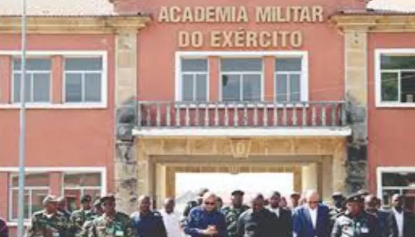 DOCENTES DA ACADEMIA DO EXÉCITO EXIGEM SUBSÍDIOS EM ATRASO