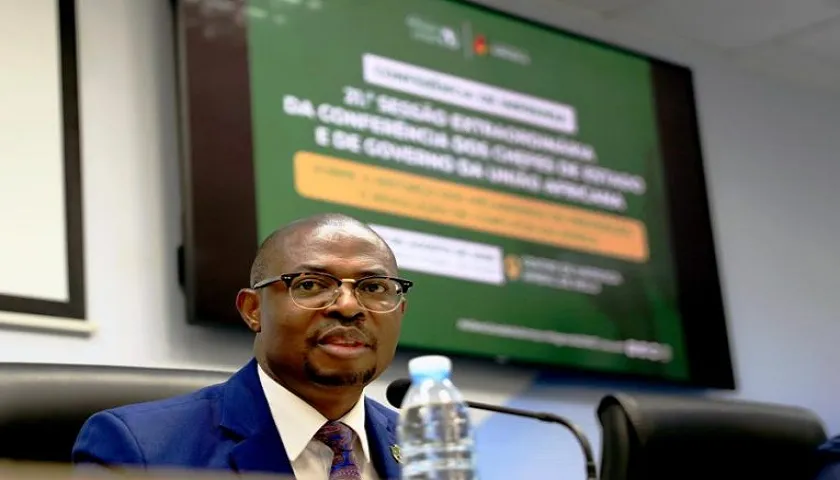 CIMEIRA DE FAZ DE CONTA EMBRIAGA LÍDERES AFRICANOS