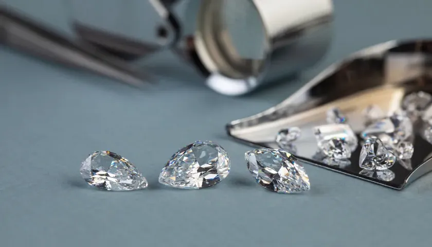 Leilão De Diamantes Rende Mais 22 Milhões De Euros