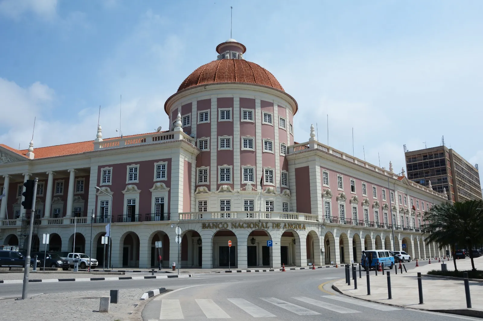 Banco Nacional de Angola exige administradores independentes e canais de denúncia nos bancos